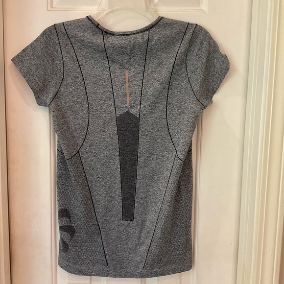 Nike Dri-Fit Tee, Short Sleeve, Crew Neck, Hip Length, Grey, Women’s Size Medium - Picture 7 of 10